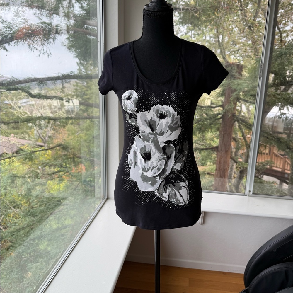 LIKE NEW White House Black Market Floral Scoop Neck Tee 95% Cotton XS